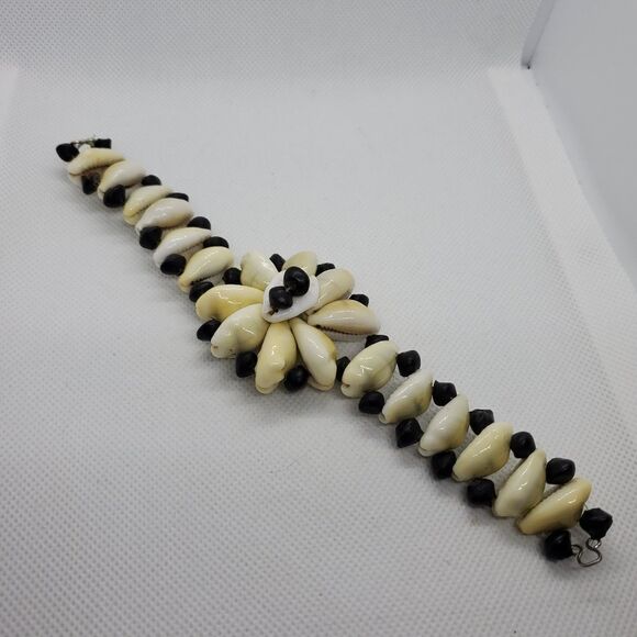 Island Boho Shell Bracelet - Picture 5 of 5